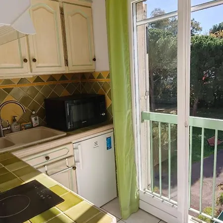 Quiet With Balcony And Swimming Pool *