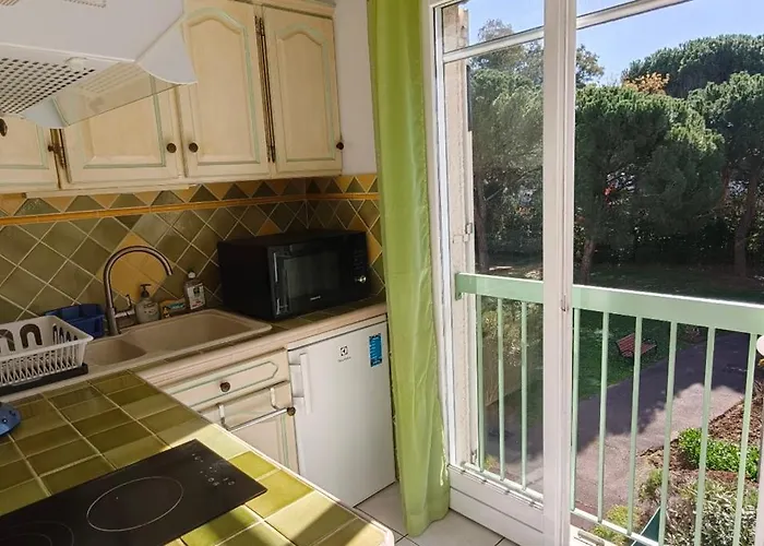 Quiet With Balcony And Swimming Pool *