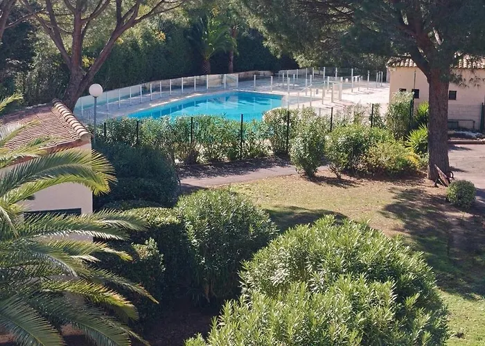 Quiet With Balcony And Swimming Pool *