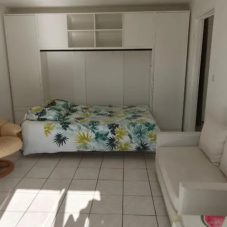 Quiet With Balcony And Swimming Pool *