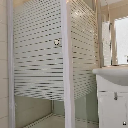 Calme Avec Balcon Et Piscine Appartement *