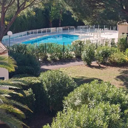 Calme Avec Balcon Et Piscine *