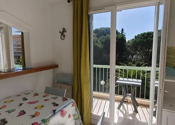 Quiet With Balcony And Swimming Pool شقة Fréjus